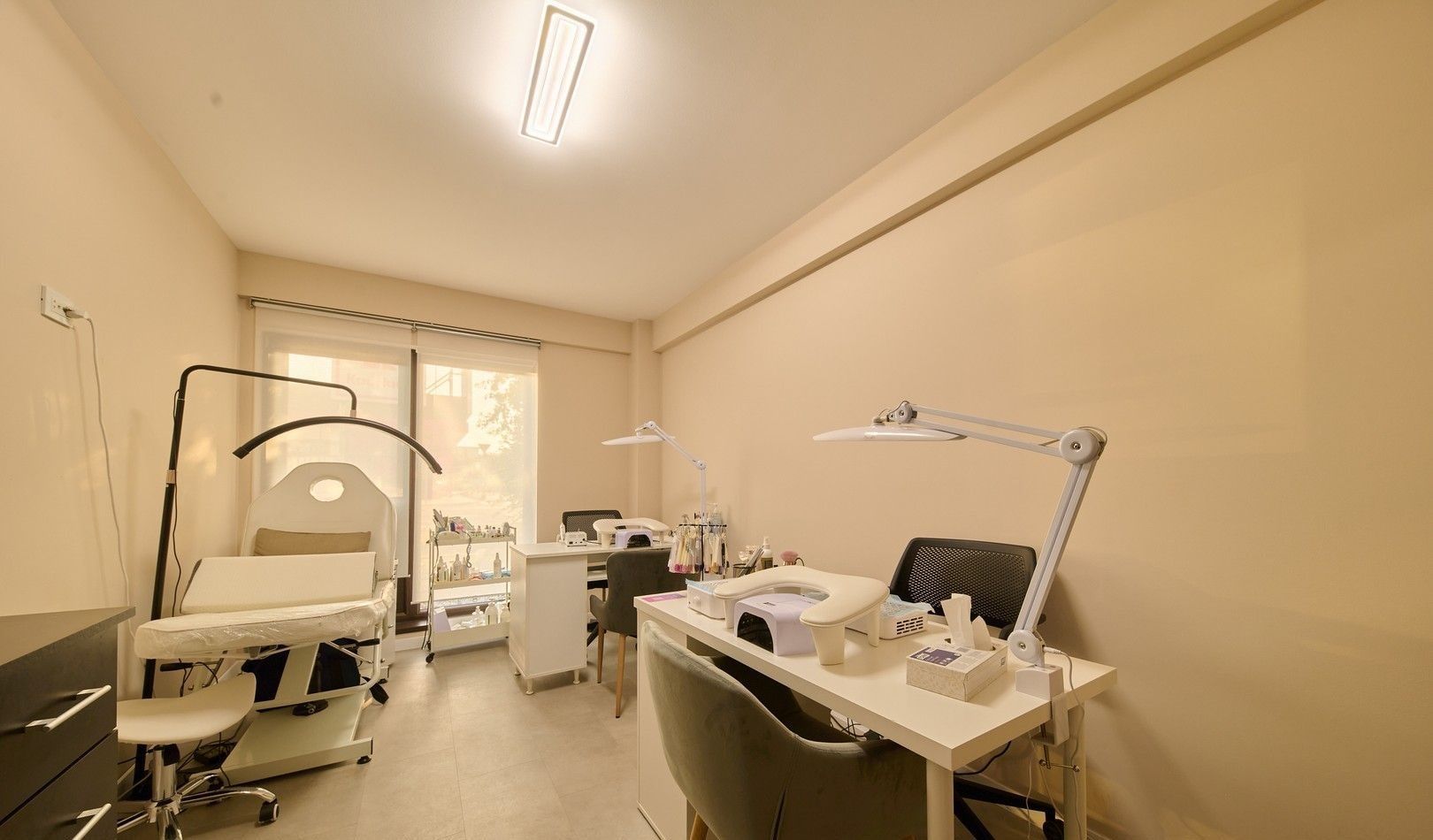 Cabina de cosmetică și manichiură