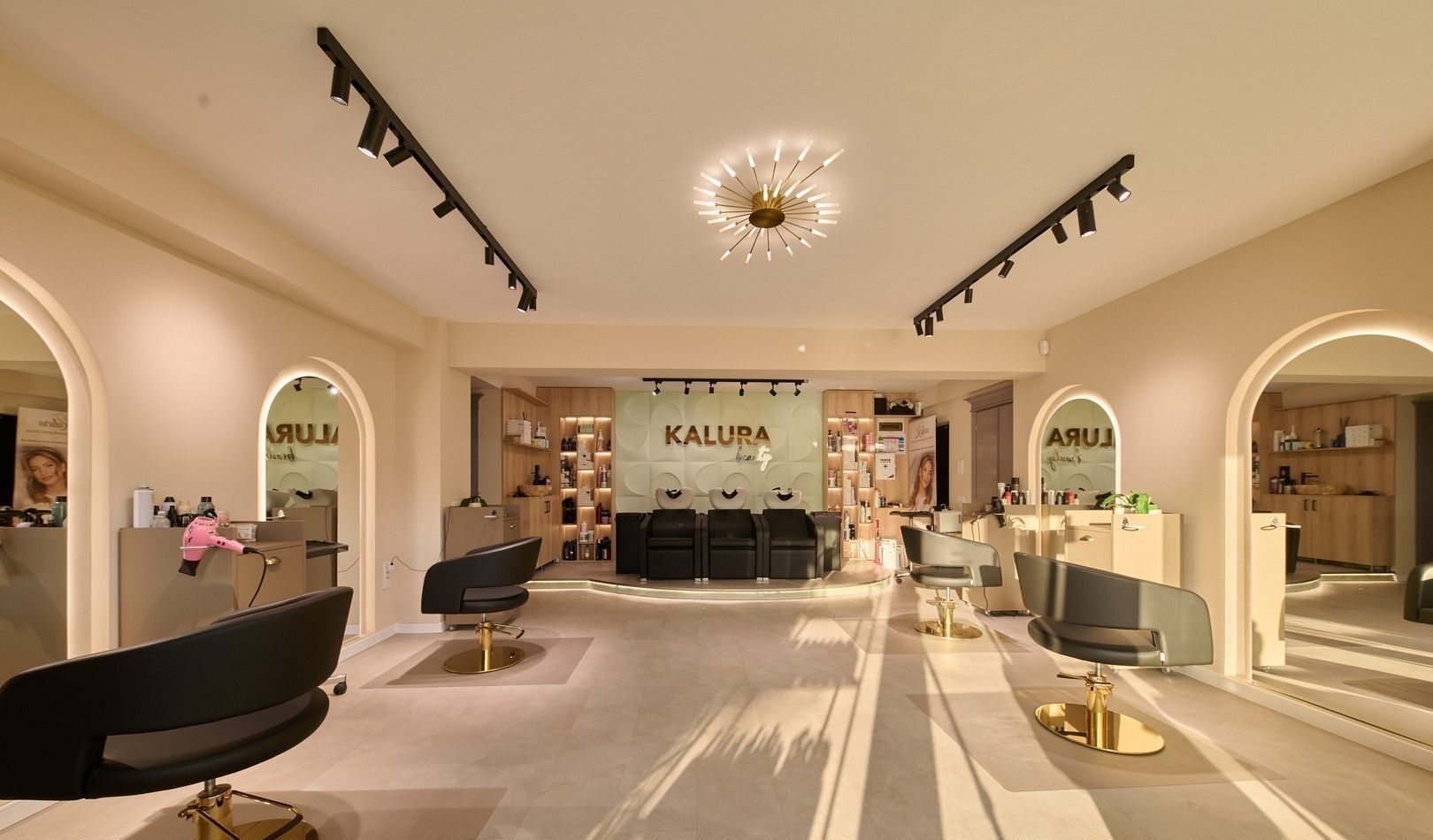 Salon Kalura — interior